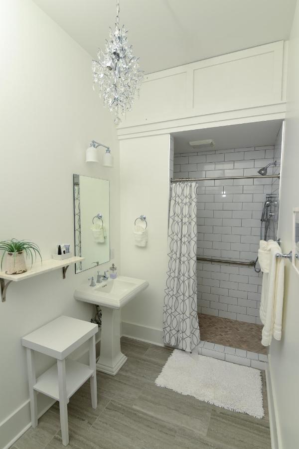 Inn 607 Bay Downtown